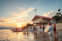 Сёрф-школа: как научиться ловить волну и не потерять голову