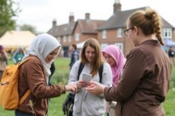 Как организовать волонтёрскую деятельность в местных сообществах Англии: практическое руководство