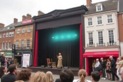 Британия под софитами: уличные театральные фестивали и театр классики