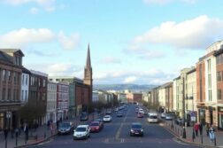 Белфаст: жизнь в Северной Ирландии — история на кожаном кресле рядом с современностью