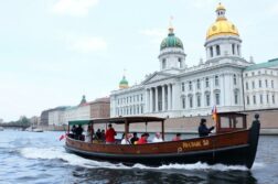 Плывём по истории: прогулка на катере в Санкт-Петербурге, которую вы запомните
