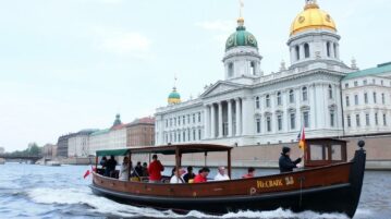Плывём по истории: прогулка на катере в Санкт-Петербурге, которую вы запомните
